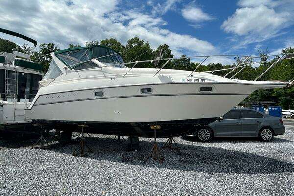 Picture Of: 1998 Maxum 2800 SCR Weekend Distraction