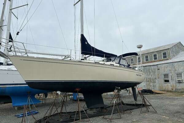 Picture Of: 1993 Tartan 3500 Puts N Calls