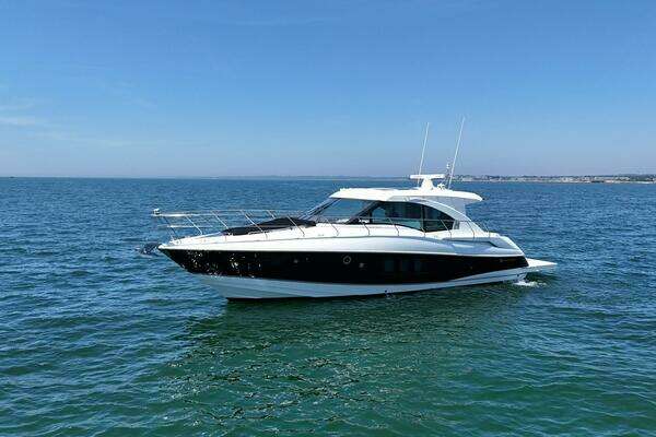 Picture Of: 2015 Cruisers Yachts Cantius 