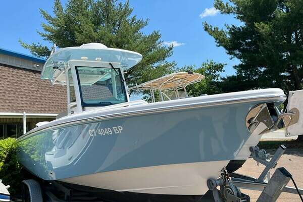 Picture Of: 2019 Everglades 273 Center Console 