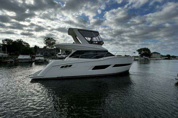 Picture Of: 2020 Carver C40 