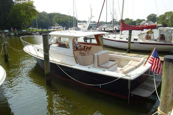 Picture Of: 2004 Hunt Yachts Surfhunter Gala