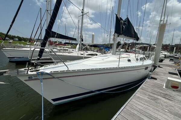 Picture Of: 1996 Hunter 37.5 