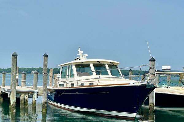 Picture Of: 2010 Sabre 40 Sedan Serendipity II