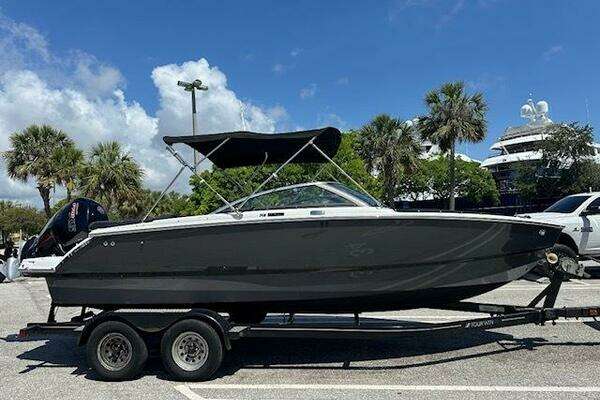 Picture Of: 2021 Four Winns  