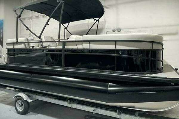 Picture Of: 2024 Vision WX Tritoon WX-001