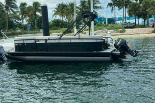 Picture Of: 2024 Vision WX Tritoon WX-20