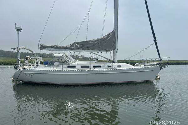 Picture Of: 1995 Freedom 40/40 Shari