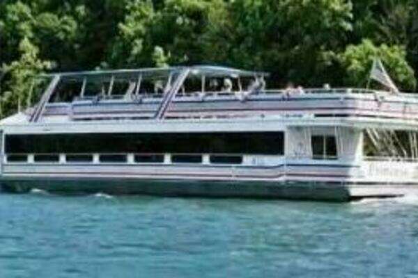 Picture Of: 2000 Commercial Sumerset 75 Houston 