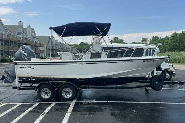 Picture Of: 1993 Boston Whaler 21 Outrage 