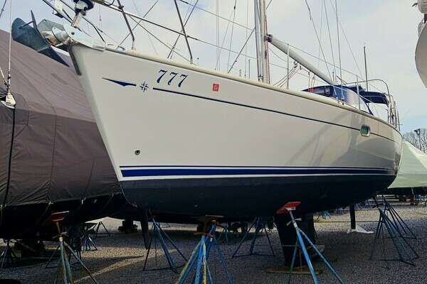 Picture Of: 2004 Jeanneau  