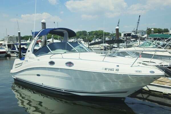 Picture Of: 2008 Sea Ray 260 Sundancer 