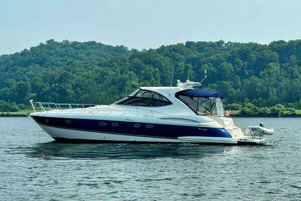 Picture Of: 2005 Cruisers Yachts 540 Express 