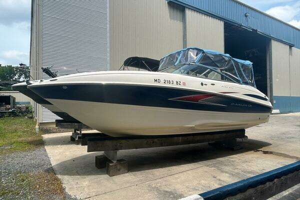 Picture Of: 2007 Maxum 2400 SC3 