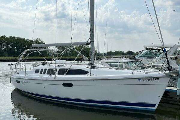 Picture Of: 2000 Hunter 340 Chip Ahoy