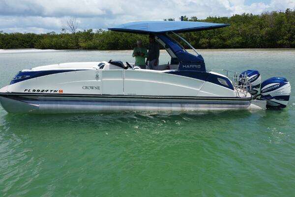 Picture Of: 2021 Harris Crowne SL 270 Twin Engine 