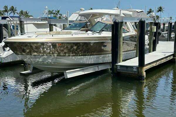 Picture Of: 2019 Formula 350 Crossover Bowrider 