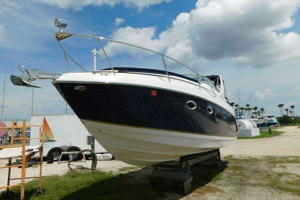 Picture Of: 2004 Rinker Fiesta Vee 270 War Trophy