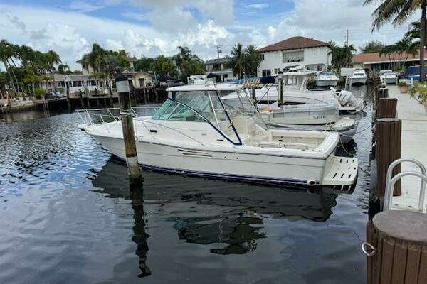 Picture Of: 2002 Pursuit 3000 Express 
