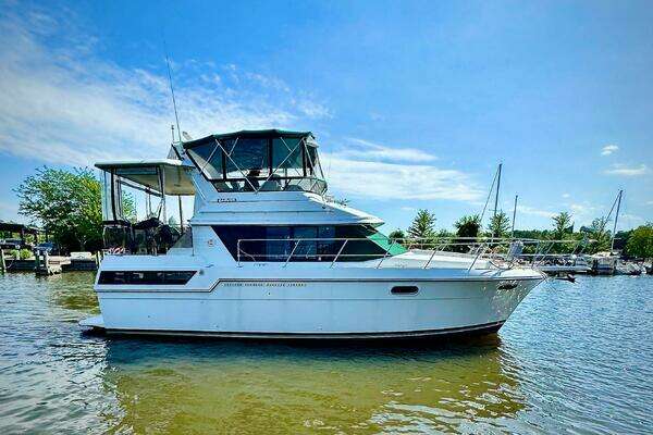 Picture Of: 1991 Carver 3807 Aft Cabin On The Loose