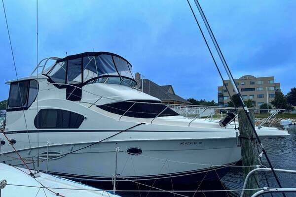 Picture Of: 2005 Silverton 35 Motor Yacht 