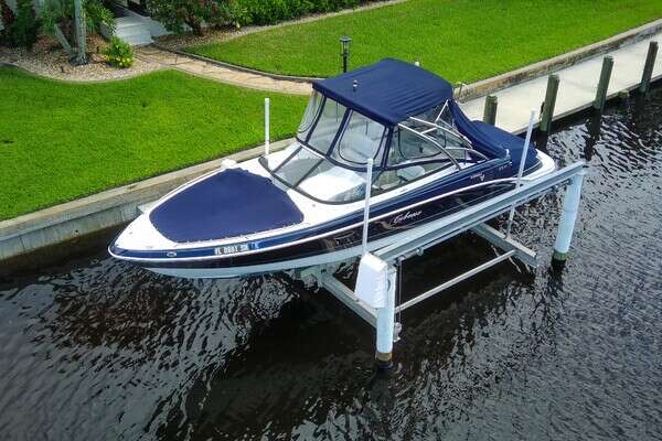 Picture Of: 2018 Formula 27 BR Caboose