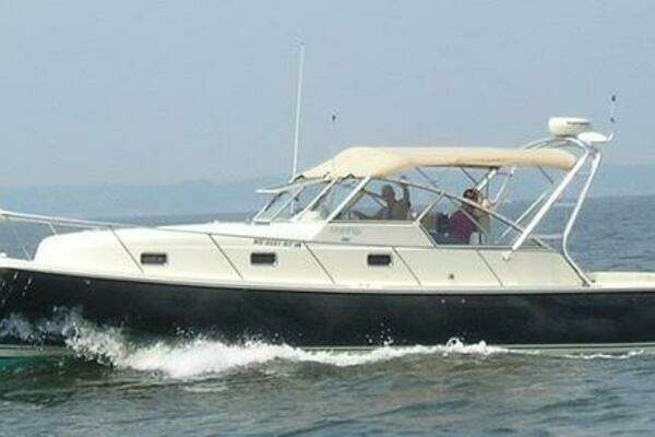Picture Of: 2006 Mainship Pilot Ragtop Lady