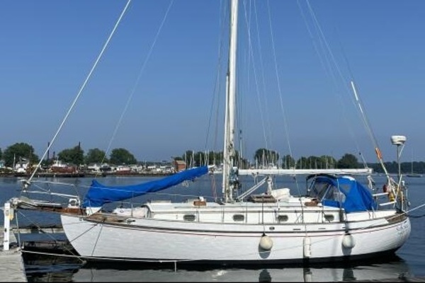 Picture Of: 1982 Tayana Tayana 37 Sans Souci