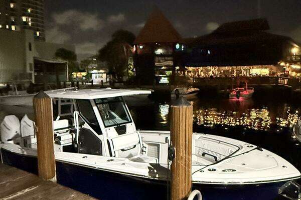 Picture Of: 2025 Blackfin 302CC 