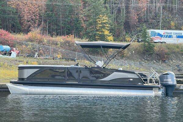 Picture Of: 2024 Godfrey MC255DFL 