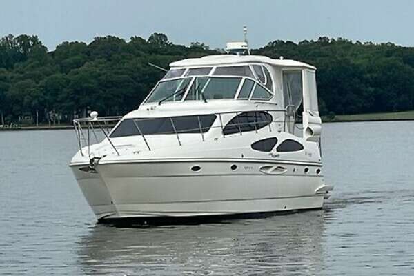 Picture Of: 2004 Cruisers Yachts 405 Express Motoryacht 