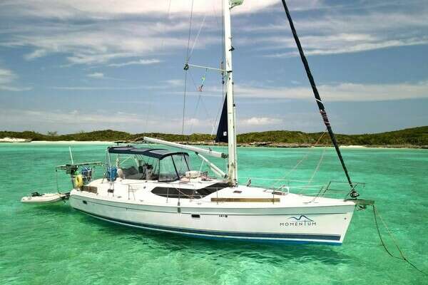 Picture Of: 2007 Hunter 45 CC Momentum