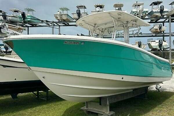 Picture Of: 2007 Robalo R300 Center Console 