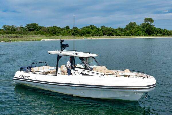Picture Of: 2025 Zodiac X10CC 