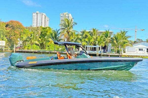 Picture Of: 2025 Skipper Green Hull / Camel Upholstery 