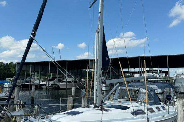 Picture Of: 2004 Hunter 386 Grace