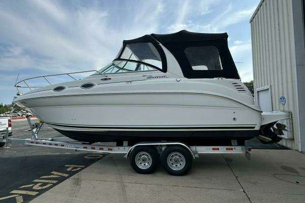Picture Of: 2004 Sea Ray  