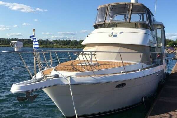 Picture Of: 2000 Carver 404 