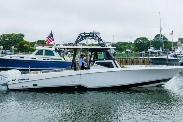 Picture Of: 2021 Wellcraft 402 Fisherman 