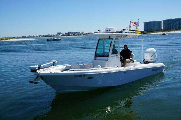 Picture Of: 2022 Everglades 253 Center Console 