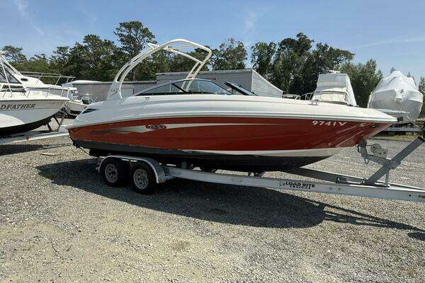 Picture Of: 2014 Sea Ray 240 Sun Deck Outboard 