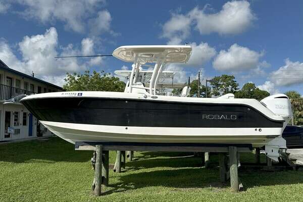 Picture Of: 2015 Robalo  