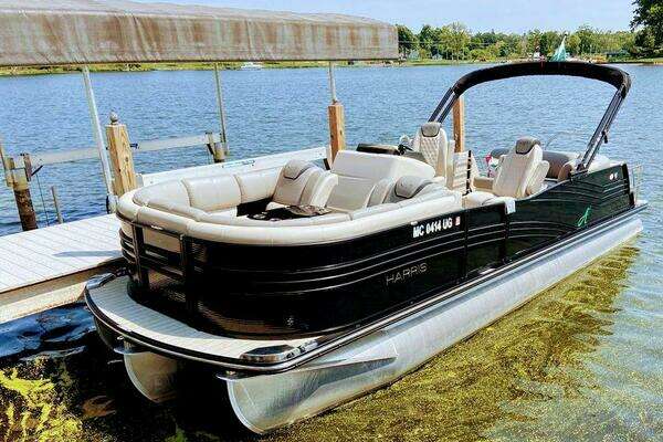 Picture Of: 2018 Harris FloteBote 250 Grand Mariner Single Lounging Double Tritoon 