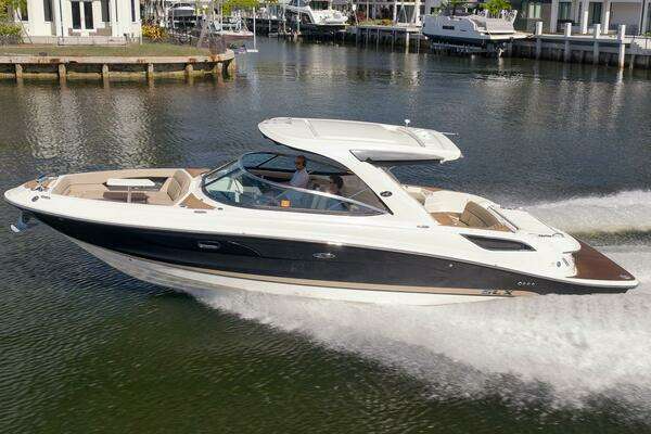 Picture Of: 2016 Sea Ray 350 SLX 