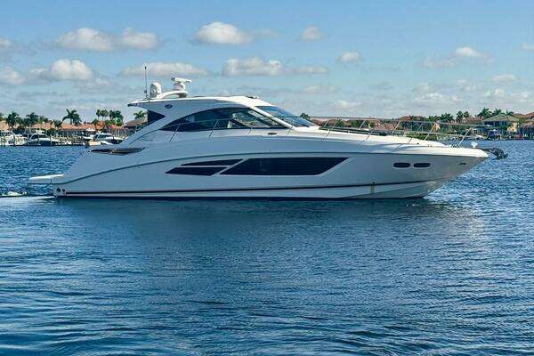 Picture Of: 2015 Sea Ray 510 Sundancer LOVERS AND FRIENDS