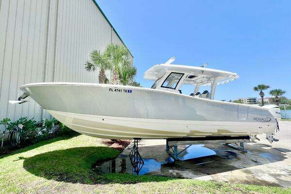 Picture Of: 2021 Robalo R360 