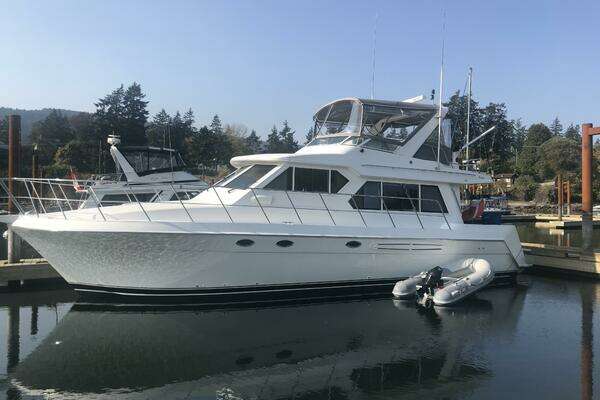 Picture Of: 2004 Navigator 4400 pilot house 