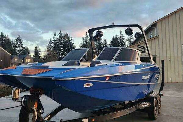 Picture Of: 2017 MB F21 