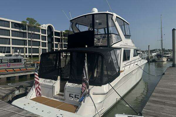 Sea Ray 550 Sedan Bridge