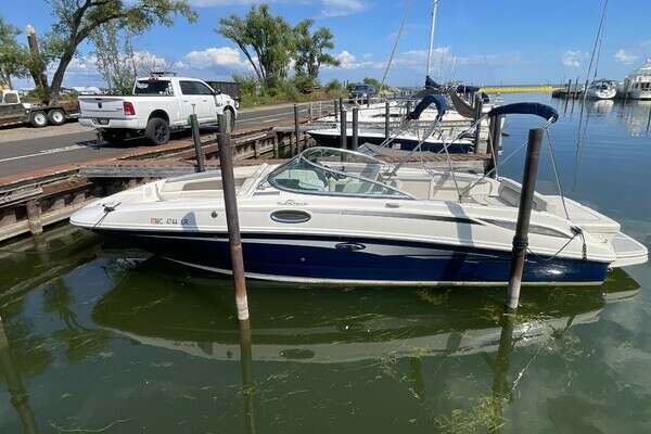 Picture Of: 2010 Sea Ray 280 Sun Deck 
